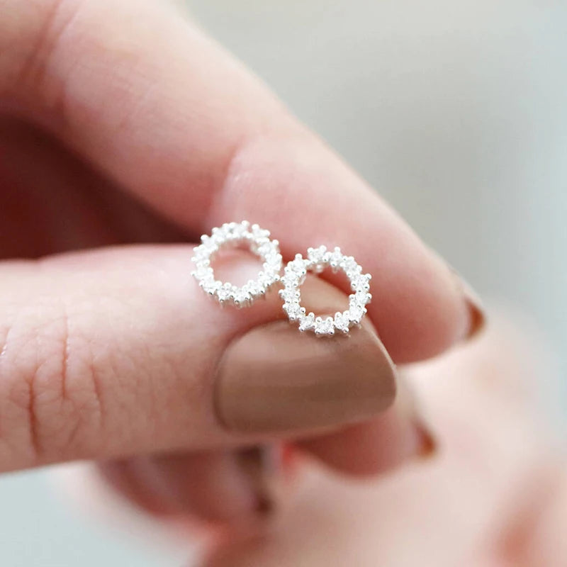 Minimalist Crystal Round Stud Earrings – Sparkling CZ Everyday Jewelry