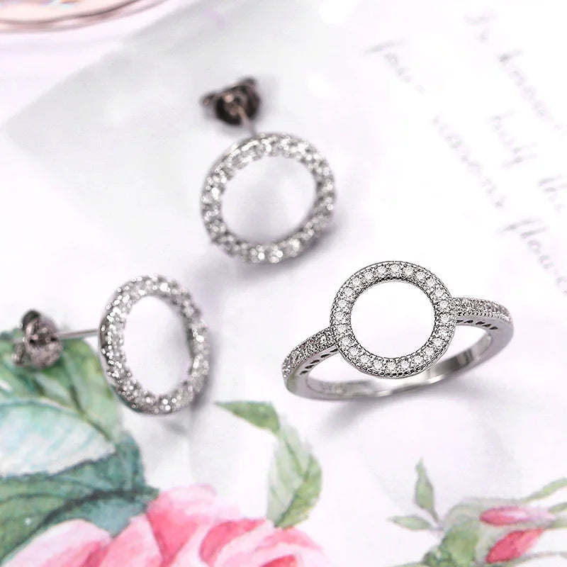Minimalist Crystal Round Stud Earrings – Sparkling CZ Everyday Jewelry