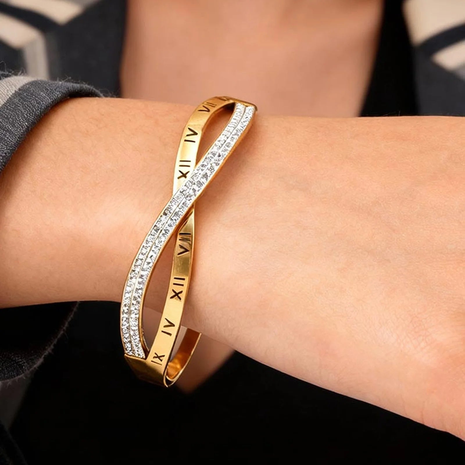 Shiny Zircon Crossed Bangle 