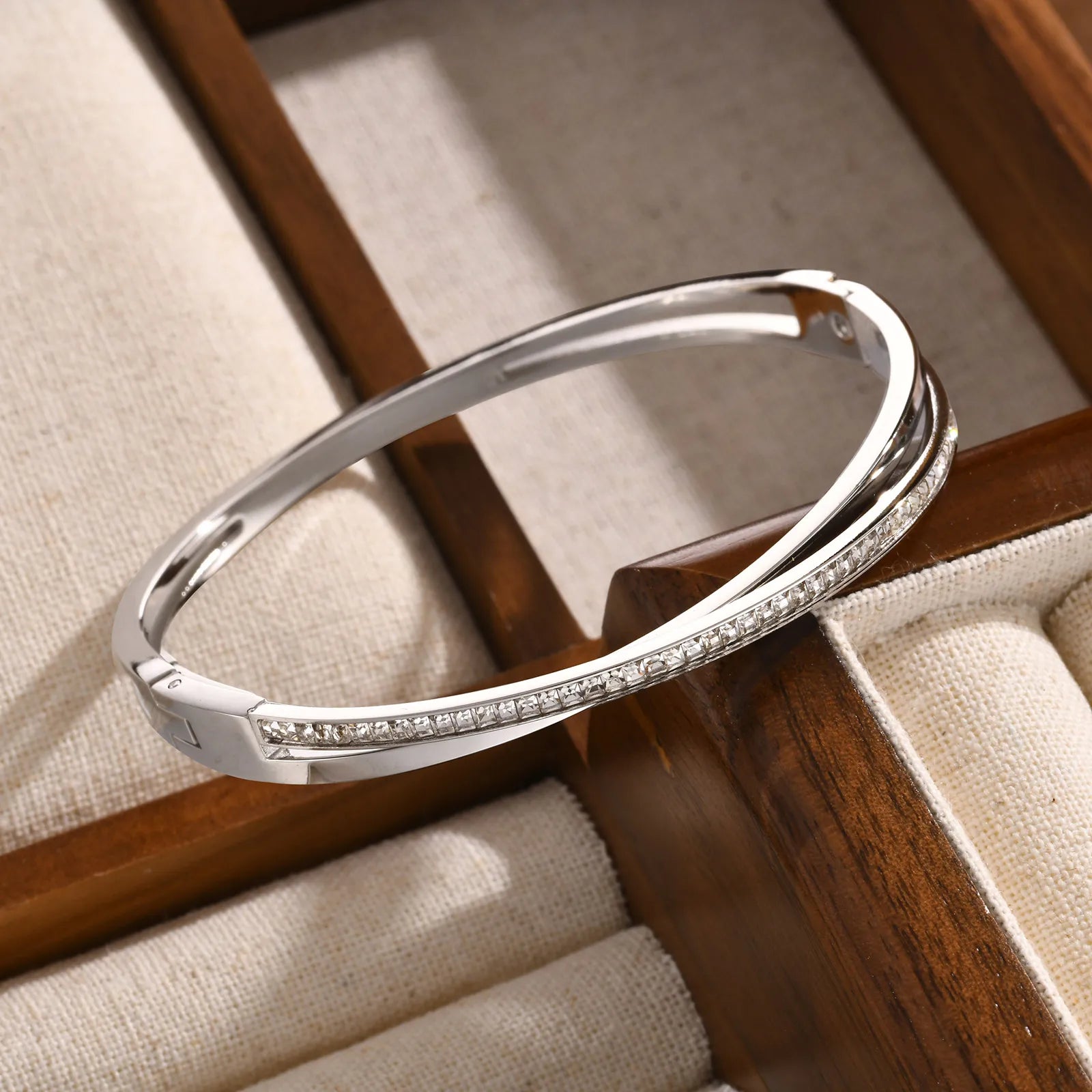 Shiny Zircon Crossed Bangle 