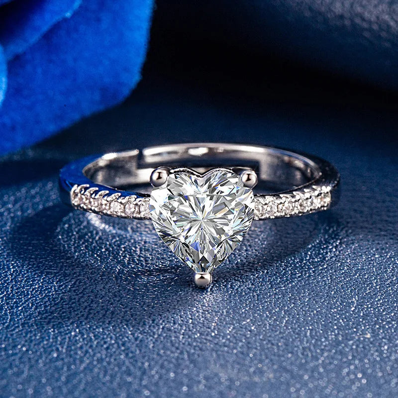 Classic Ring with Imitation Diamond - Timeless Elegance
