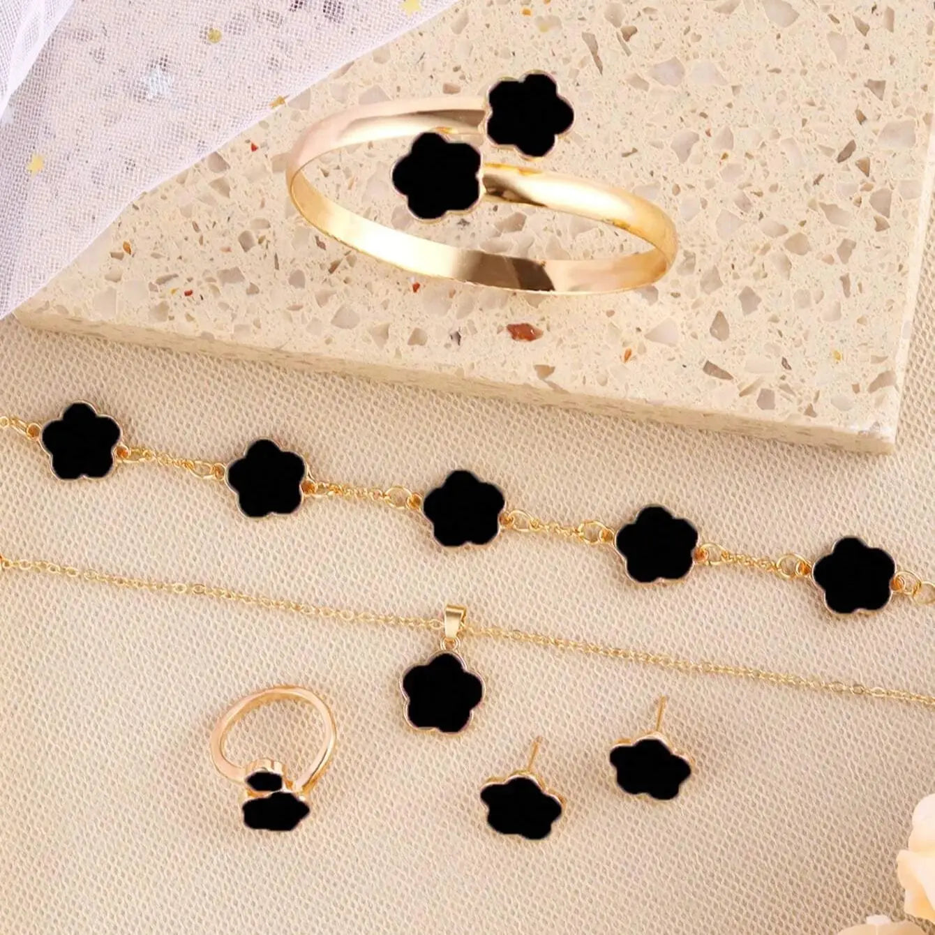 Noir Clover Jewelry Set