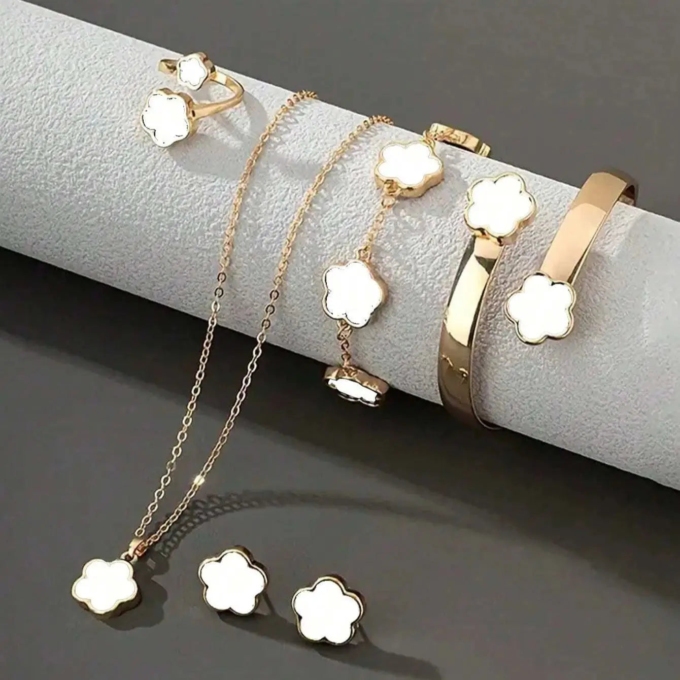 Noir Clover Jewelry Set
